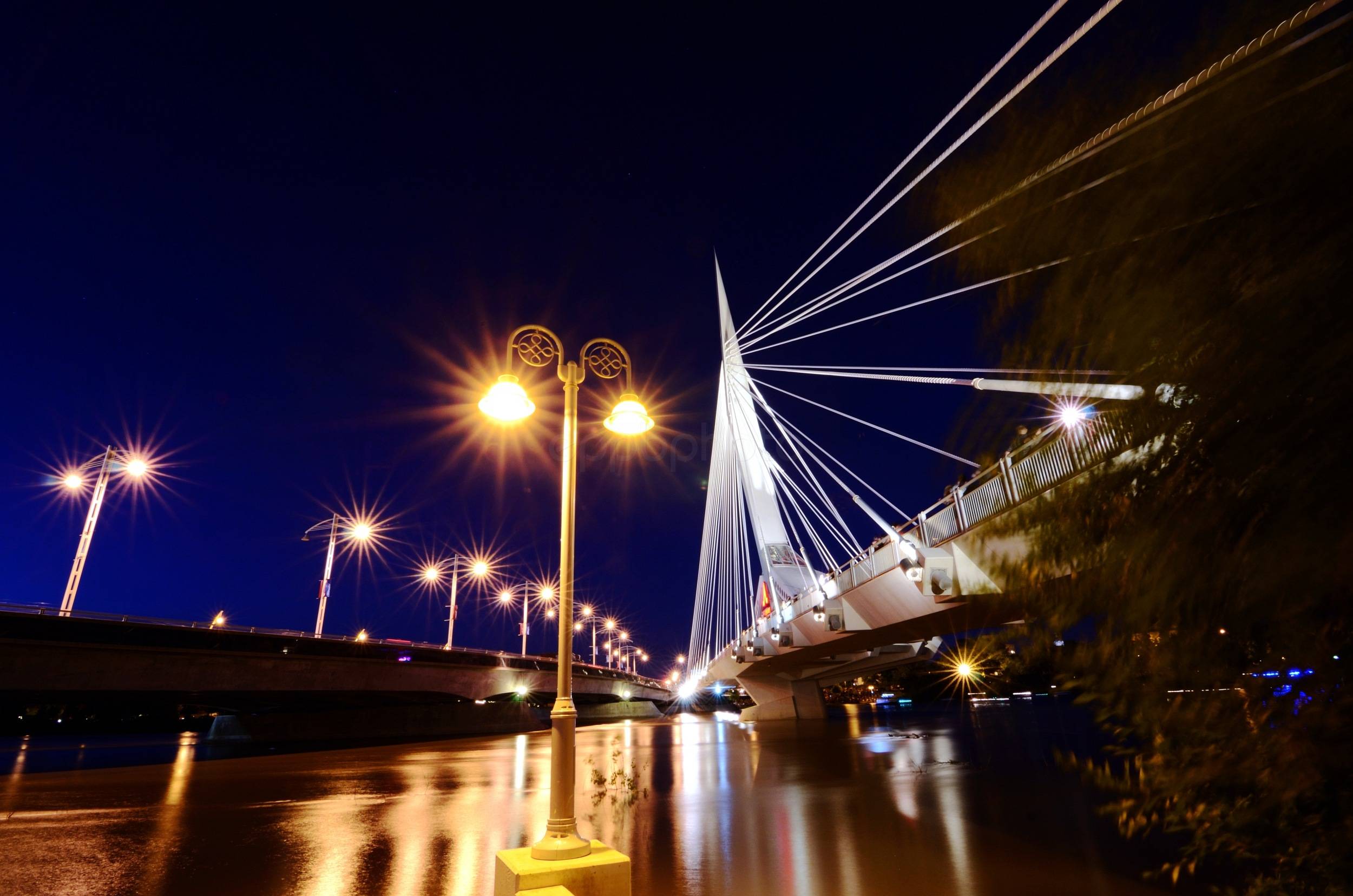 Esplanade Riel — 2011-07-04 22:23:30 — © eppbphoto.com